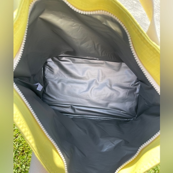 RAE DUNN Bee Kind Insulated Tote Bag - Picture 13 of 15